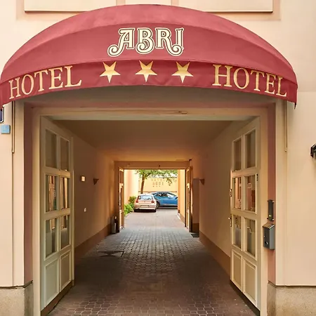 Abri * Praga